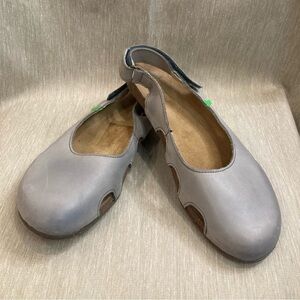 EL NATURALISTA SZ 41 Wakataua Leather Velcro Closure Warm Grey Colourway Sandals